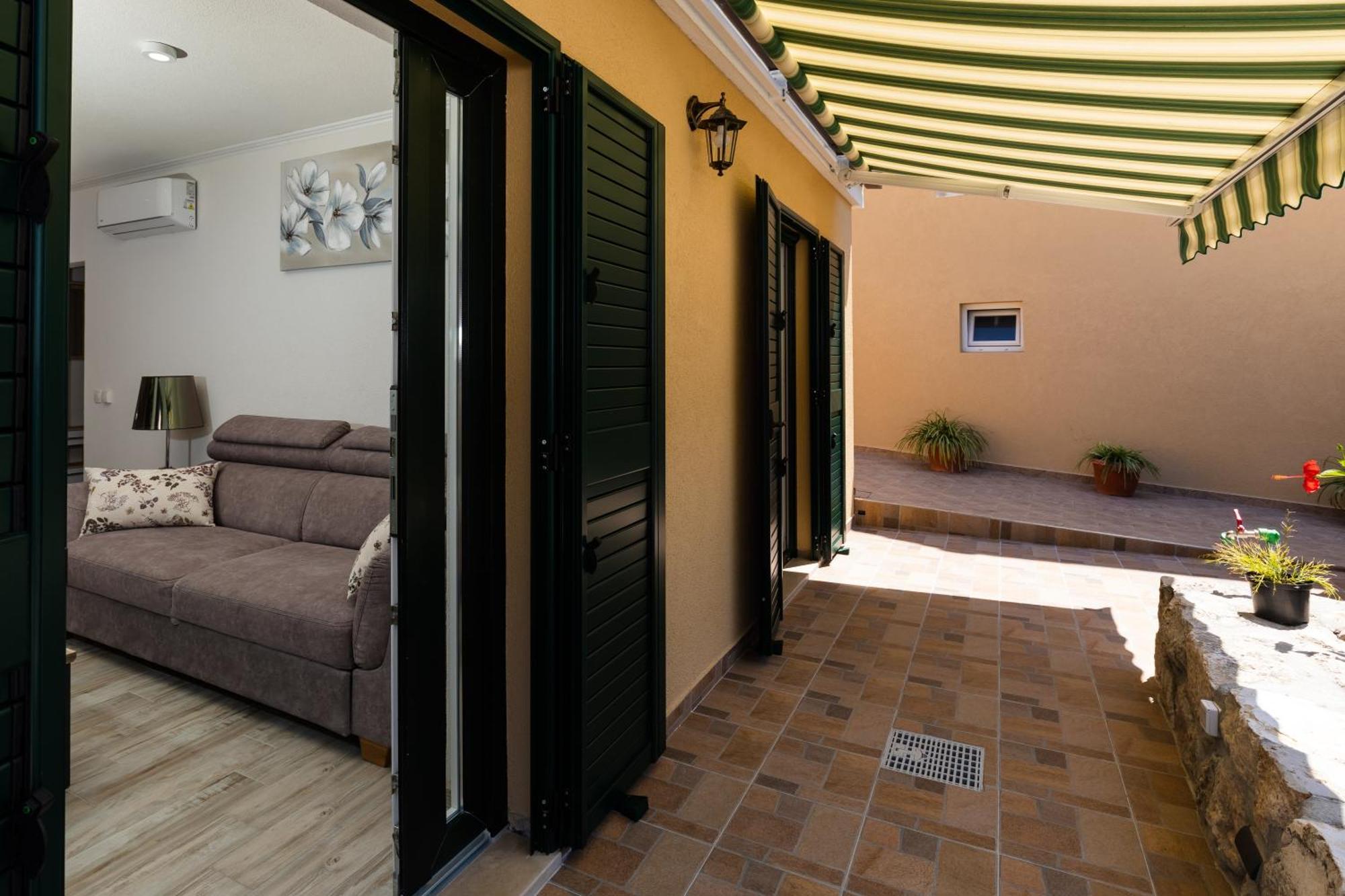 Apartment Pod Nespolom Trsjteno Rum bild